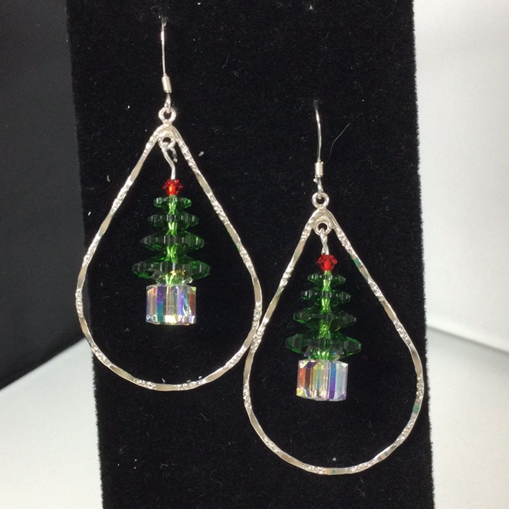Hand crafted Swarovski Christmas tree earrings. - Picture 1 of 5